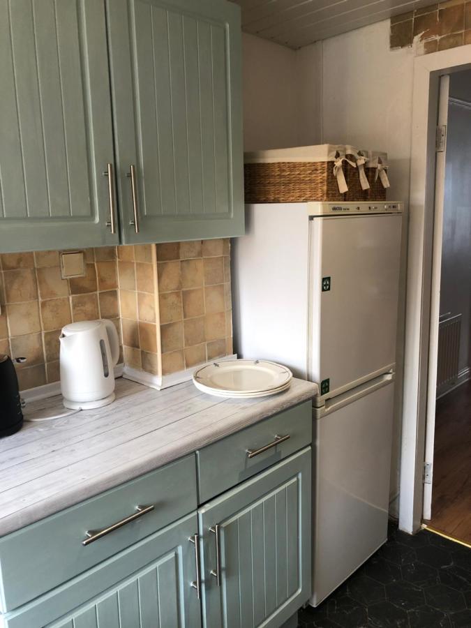 The White House - Cheerful 3 Bedroom Home In Wigan - Ince - Sleeps 7 - Parking - Work Space - Great Motorway Links Dış mekan fotoğraf